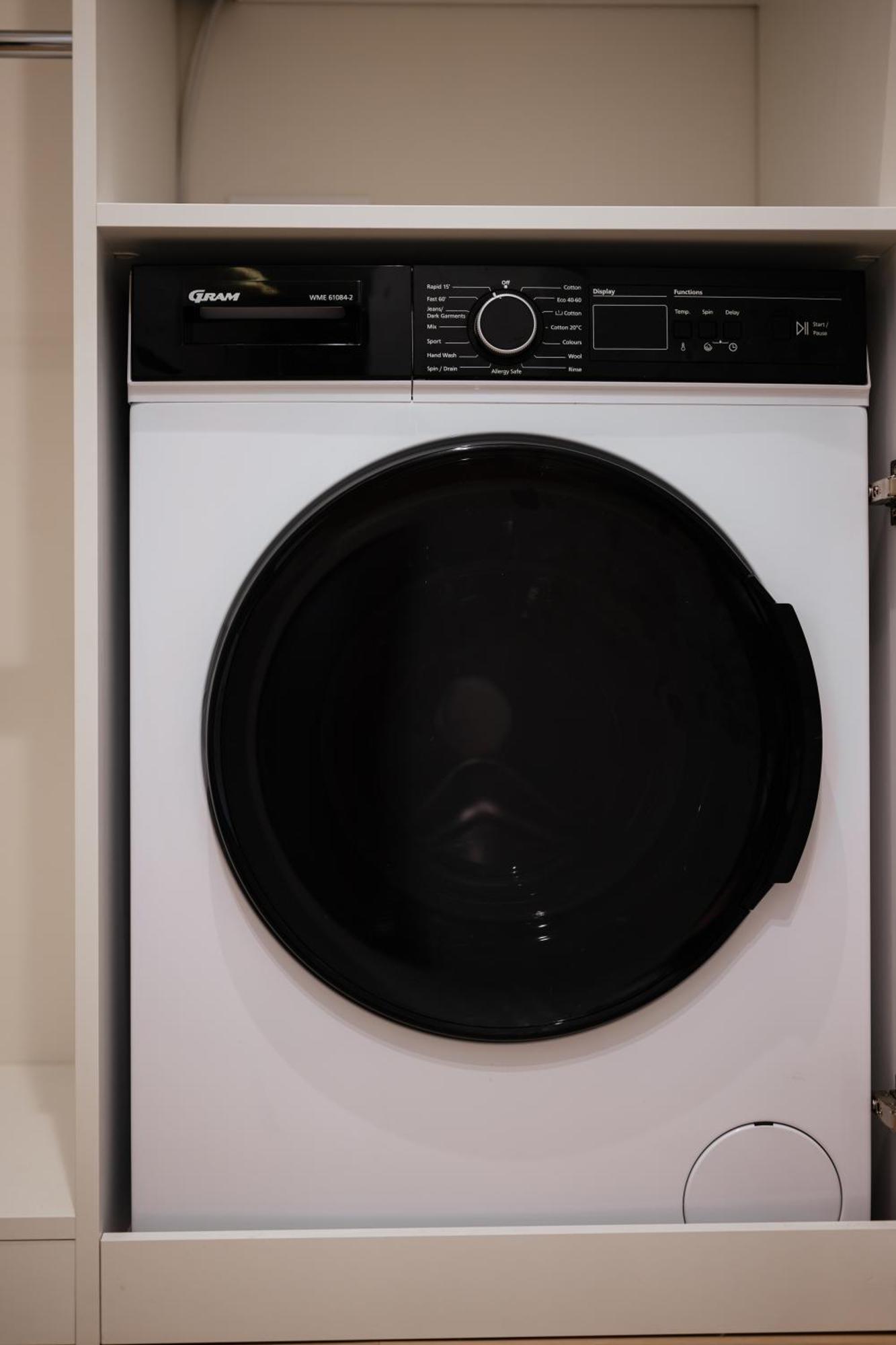 Мм Group Apartment Uzhhorod Ngoại thất bức ảnh