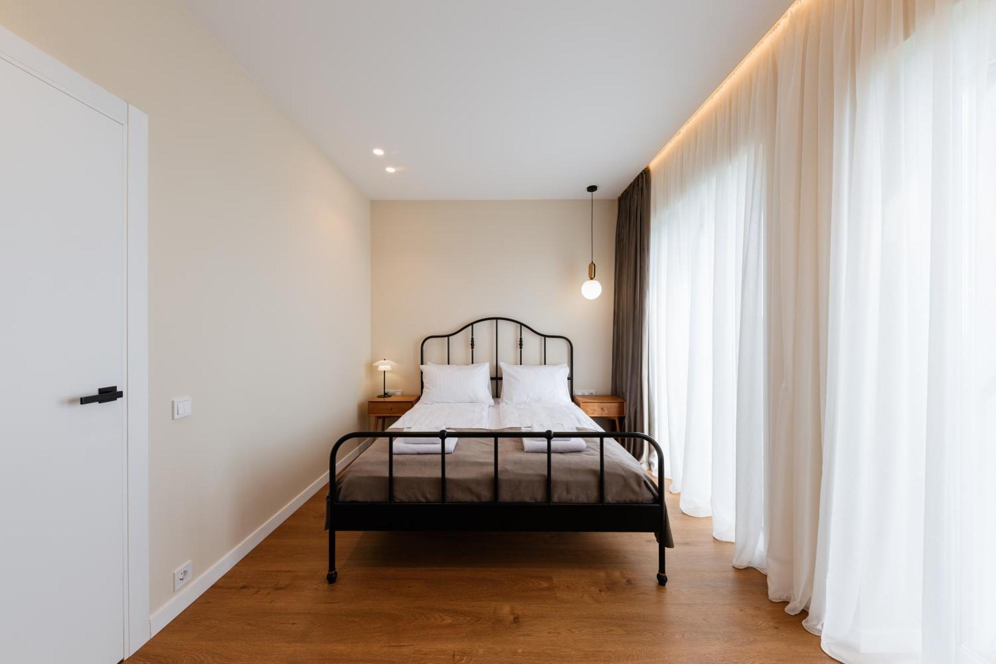Мм Group Apartment Uzhhorod Ngoại thất bức ảnh