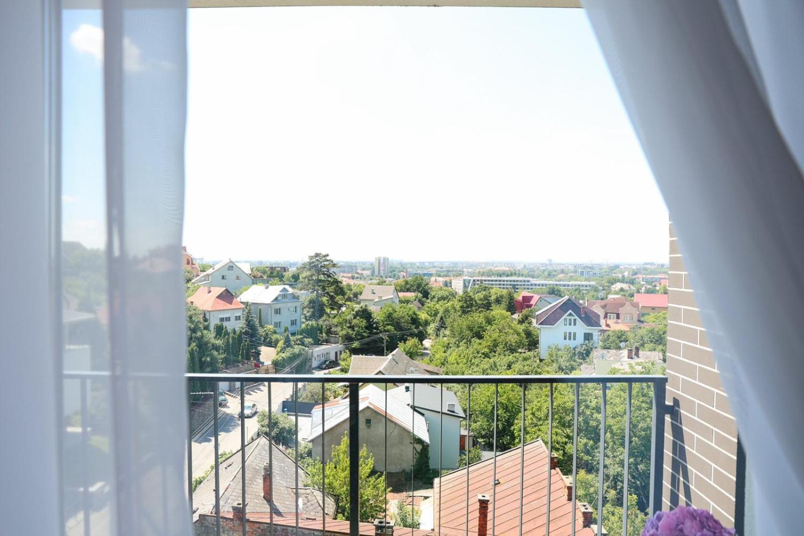Мм Group Apartment Uzhhorod Ngoại thất bức ảnh