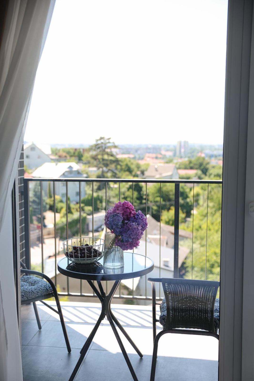Мм Group Apartment Uzhhorod Ngoại thất bức ảnh